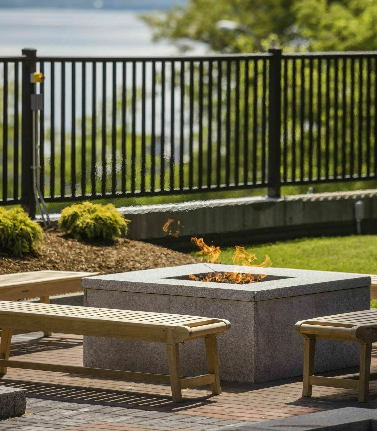 Courtyard Burlington Harbor Hotel Exterior photo